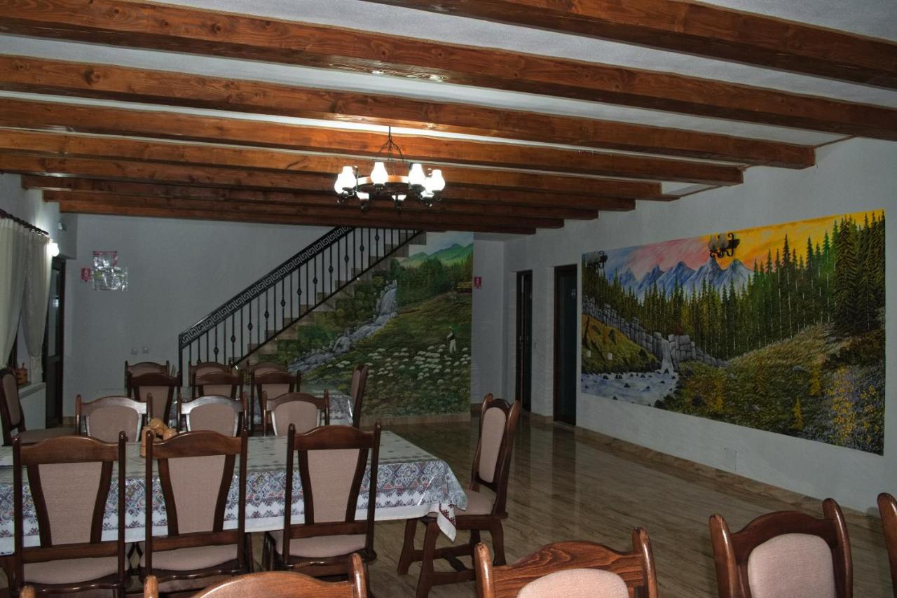 Conacul Cosaului Hotel Feresti Exterior photo
